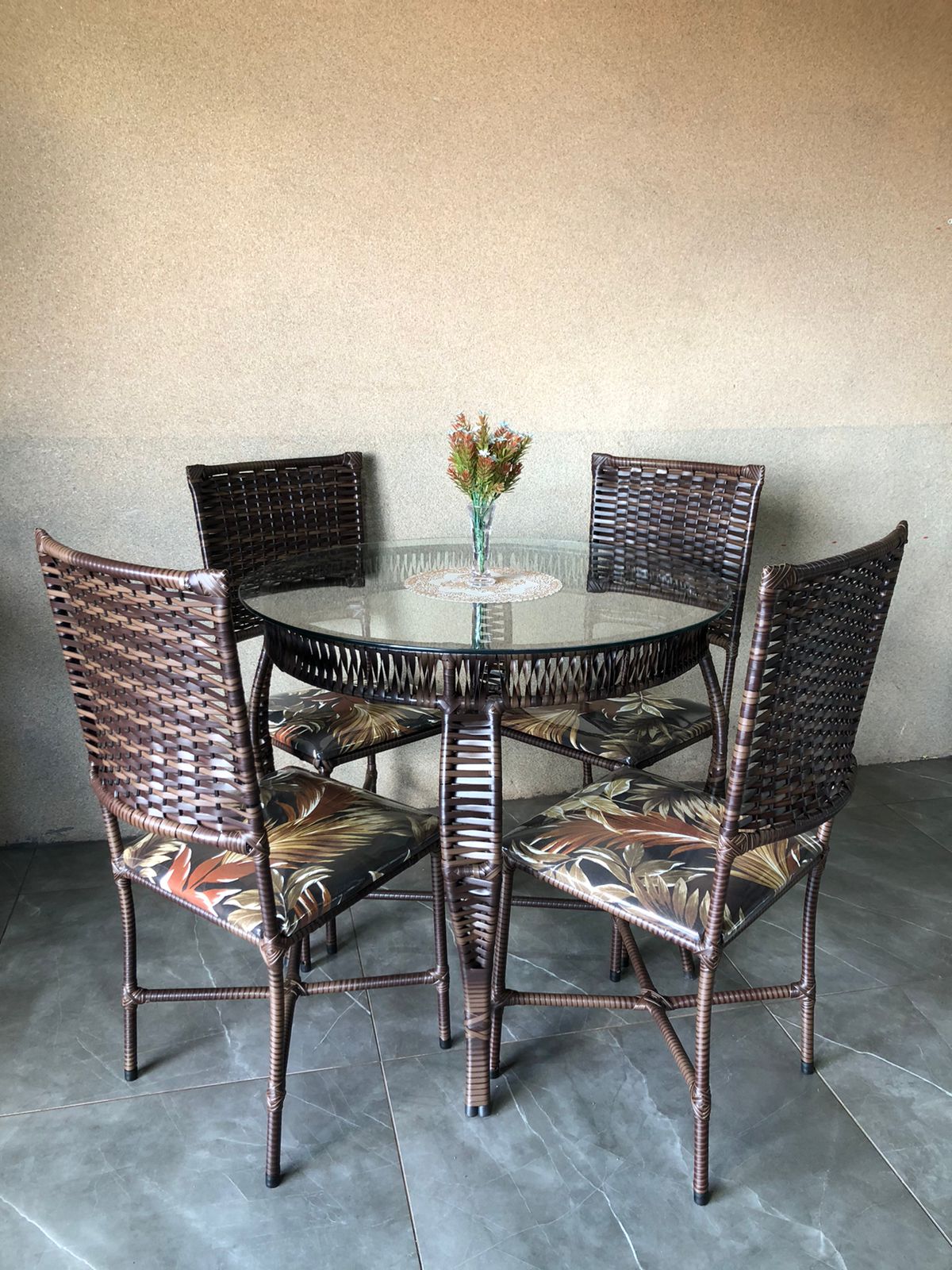 Conjunto Mesa Redonda em Junco com 4 lugares