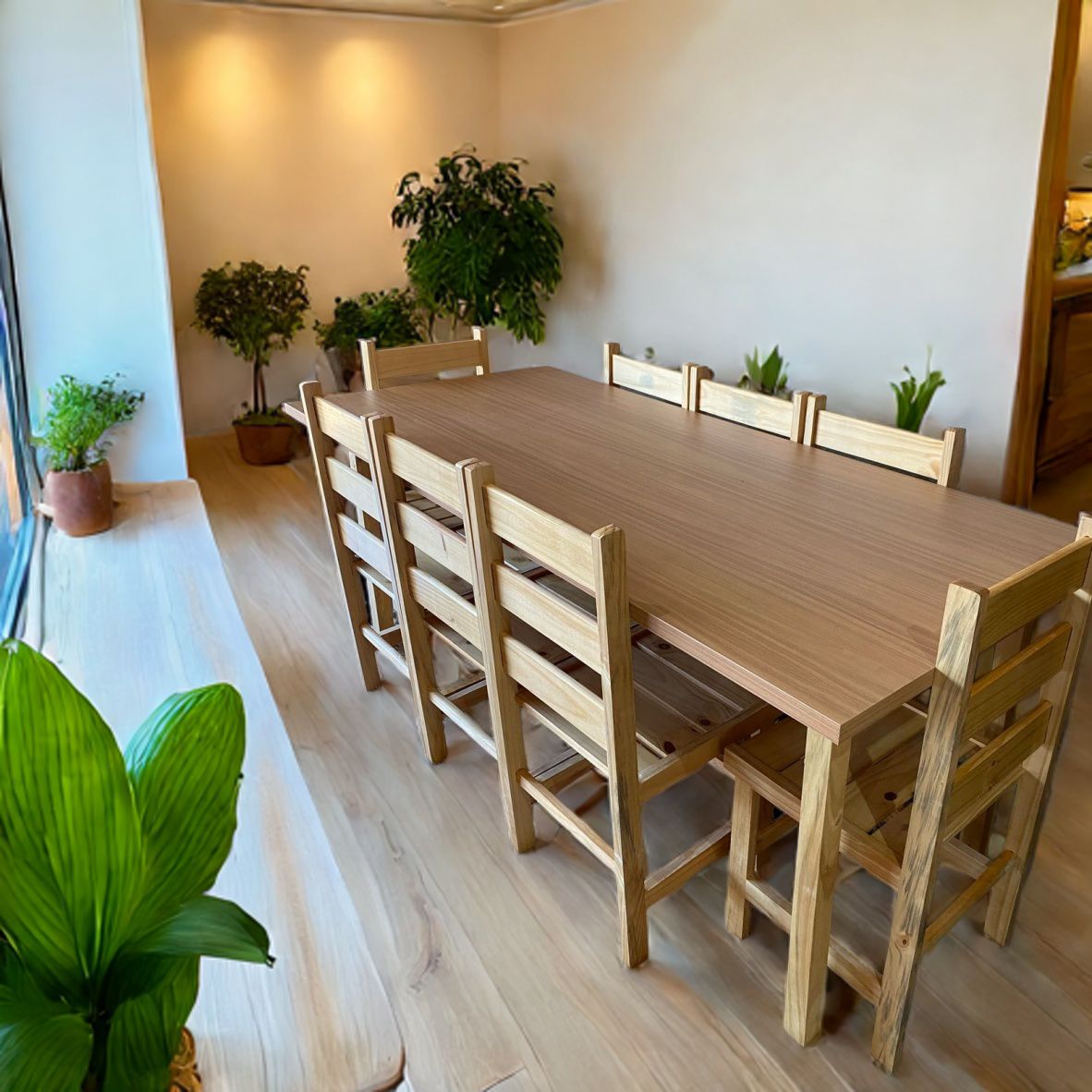Conjunto de mesa com 8 cadeiras de Madeira Maciça